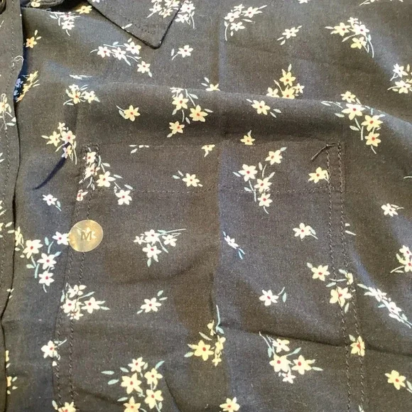 American Eagle Top Women Sz M Black Button Down Floral‎ NWOT - Picture 7 of 9